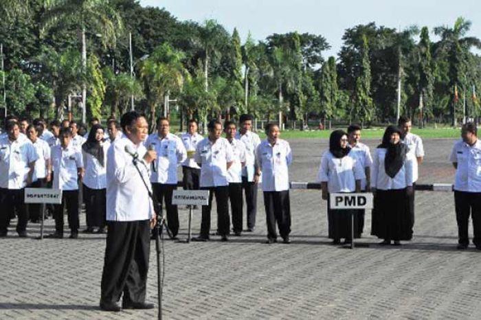 Bupati Sambari Hukum 192 ASN Mangkir Apel Bupati Sambari Hukum 192 ASN Mangkir Apel