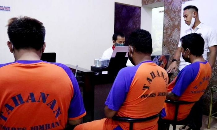 Tersangka Pembawa Kabur Uang Sumbangan untuk Ponpes di Jombang Juga Terlibat Kasus Upal Tersangka Pembawa Kabur Uang Sumbangan untuk Ponpes di Jombang Juga Terlibat Kasus Upal