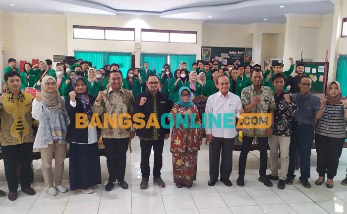 Puluhan Mahasiswa Ilmu Politik Universitas Nasional Laksanakan Pengabdian Masyarakat di Jombang Puluhan Mahasiswa Ilmu Politik Universitas Nasional Laksanakan Pengabdian Masyarakat di Jombang