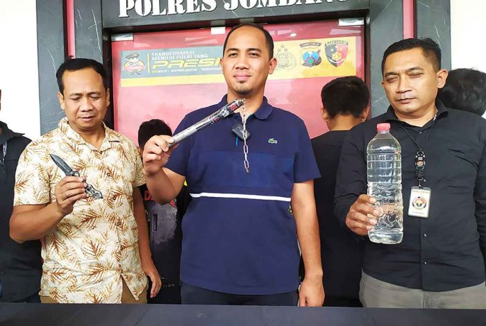 Resahkan Masyarakat, 7 Pendekar Silat Bersenjata Tajam di Jombang Diamankan Polisi Resahkan Masyarakat, 7 Pendekar Silat Bersenjata Tajam di Jombang Diamankan Polisi