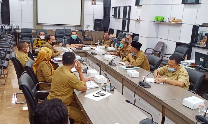 Alasan Sakit, Kades Munggugebang Kembali Tak Hadiri Hearing, Komisi I: Kami Akan Cek ke RS Alasan Sakit, Kades Munggugebang Kembali Tak Hadiri Hearing, Komisi I: Kami Akan Cek ke RS