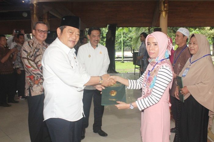 Bertahap, BPN Sidoarjo Serahkan Sertipikat Hasil PTSL 2018 Bertahap, BPN Sidoarjo Serahkan Sertipikat Hasil PTSL 2018