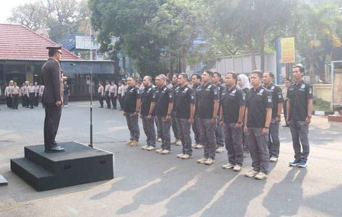 16 Anggota Polres dan Polsek Malang Kota Terima Reward Kenaikan Pangkat 16 Anggota Polres dan Polsek Malang Kota Terima Reward Kenaikan Pangkat