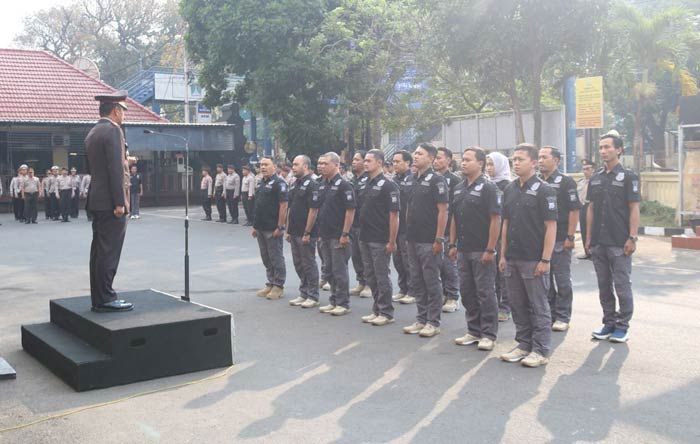 16 Anggota Polres dan Polsek Malang Kota Terima Reward Kenaikan Pangkat