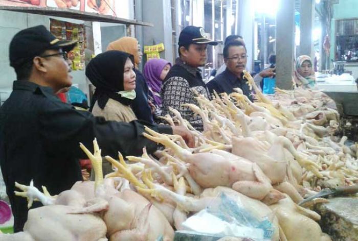 Sidak Komisi B DPRD Lamongan ke Pasar Tradisional, Harga-harga Stabil, Tapi Cenderung Terus Naik Sidak Komisi B DPRD Lamongan ke Pasar Tradisional, Harga-harga Stabil, Tapi Cenderung Terus Naik