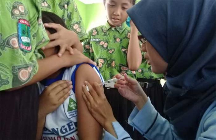 Orang Tua di Blitar Tolak Anaknya Diimunisasi MR