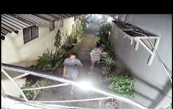Kompak Curi Lampu Fasum, Kakak Adik di Gubeng Kertajaya Surabaya Dipolisikan Ketua RT Kompak Curi Lampu Fasum, Kakak Adik di Gubeng Kertajaya Surabaya Dipolisikan Ketua RT