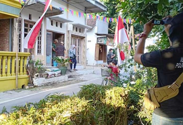 Terduga Teroris Diamankan Densus 88 di Kota Blitar Terduga Teroris Diamankan Densus 88 di Kota Blitar