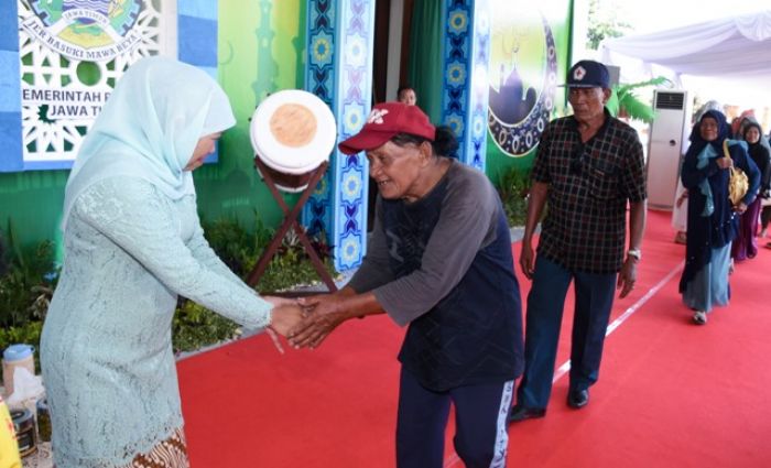 Gubernur Khofifah dan Emil Dardak Halal Bihalal di Grahadi Gubernur Khofifah dan Emil Dardak Halal Bihalal di Grahadi