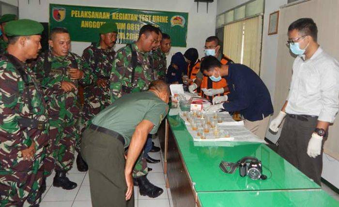 Tes Urine Anggota Kodim 0811/Tuban, Semuanya Negatif Tes Urine Anggota Kodim 0811/Tuban, Semuanya Negatif