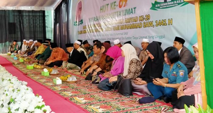 Bahas Taman Surga di Depan Ribuan Warga Maraqitta Bahas Taman Surga di Depan Ribuan Warga Maraqitta