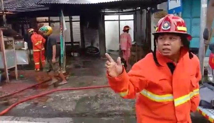 Baju Jemuran Sebabkan Satu Rumah di Trenggalek Nyaris Ludes Terbakar Baju Jemuran Sebabkan Satu Rumah di Trenggalek Nyaris Ludes Terbakar