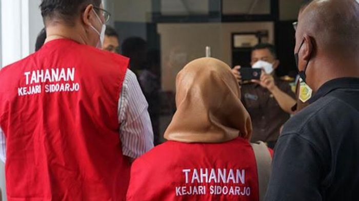 Tegas! DJP Jatim II Serahkan Pengemplang Pajak Senilai Rp1,9 Miliar ke Kejari Sidoarjo Tegas! DJP Jatim II Serahkan Pengemplang Pajak Senilai Rp1,9 Miliar ke Kejari Sidoarjo