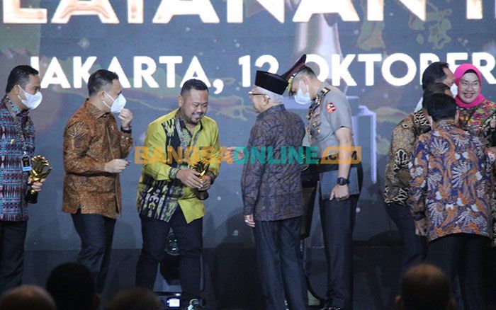 Pemkab Gresik Raih Anugerah Layanan Investasi Terbaik se-Indonesia Tahun 2022 Pemkab Gresik Raih Anugerah Layanan Investasi Terbaik se-Indonesia Tahun 2022