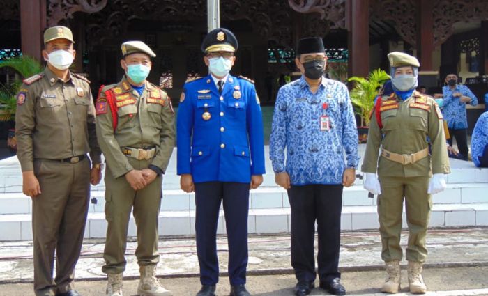 Pimpin Upacara HUT ke-72 Satpol PP dan HUT ke-60 Satlinmas, Bupati Baddrut Serahkan Tali Asih Pimpin Upacara HUT ke-72 Satpol PP dan HUT ke-60 Satlinmas, Bupati Baddrut Serahkan Tali Asih