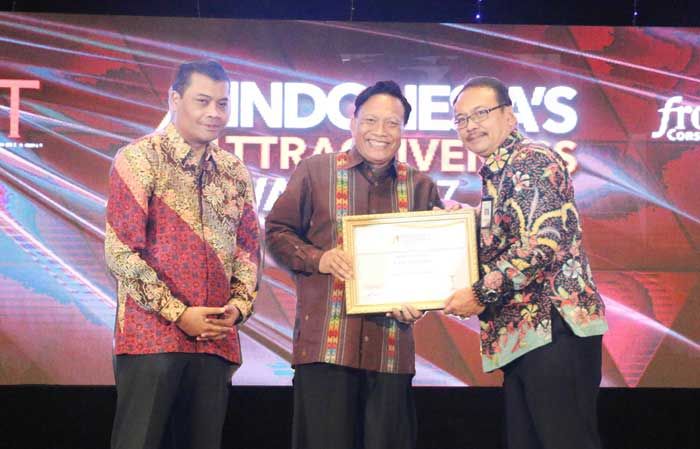 Gresik Kembali Raih Penghargaan IAIA Sebagai Kabupaten Terbaik 2017
