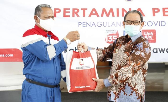 Pertamina GRR Tuban Salurkan 3.000 Paket Sembako Bagi Warga Sekitar Proyek