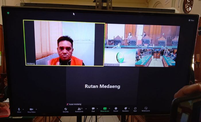 Personel Gabungan Amankan Sidang Perdana MSAT, Terdakwa Kasus Pencabulan Santriwati Personel Gabungan Amankan Sidang Perdana MSAT, Terdakwa Kasus Pencabulan Santriwati