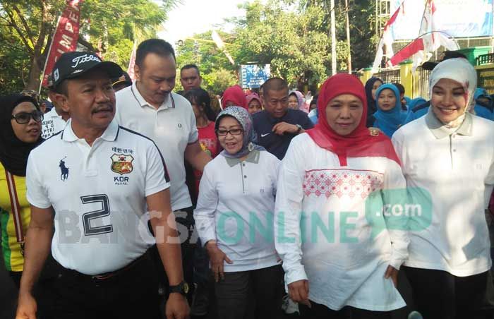 Mensos Khofifah Jalan Santai Bareng Ribuan Warga Jombang