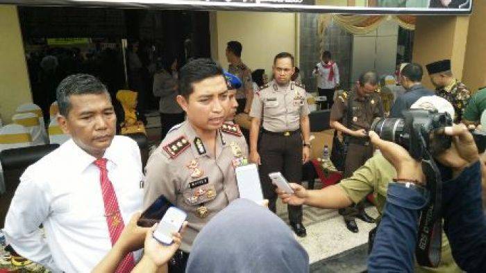 Polres Bojonegoro Buka Aduan 24 Jam untuk Korban Penipuan Dimas Kanjeng Polres Bojonegoro Buka Aduan 24 Jam untuk Korban Penipuan Dimas Kanjeng