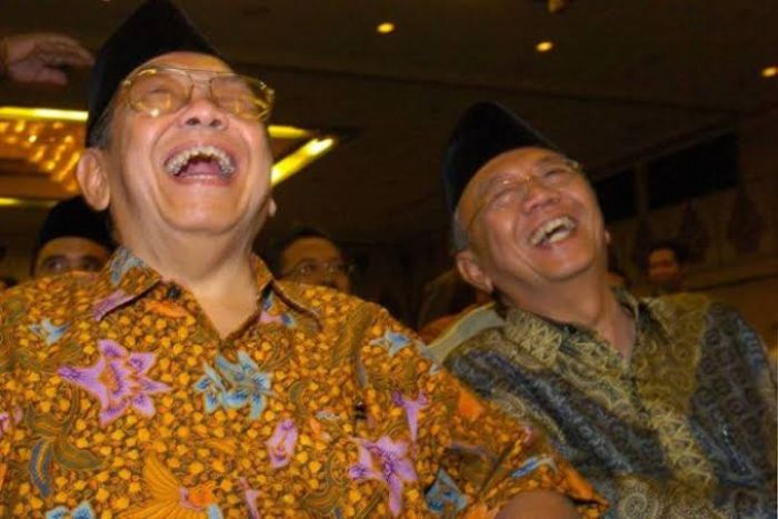 Risywah Bukan Tradisi NU, Belajarlah Kepada Gus Dur dan Gus Sholah Risywah Bukan Tradisi NU, Belajarlah Kepada Gus Dur dan Gus Sholah