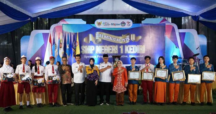 Vinanda Prameswati Nostalgia di Dies Natalis ke-75 SMPN 1 Kota Kediri