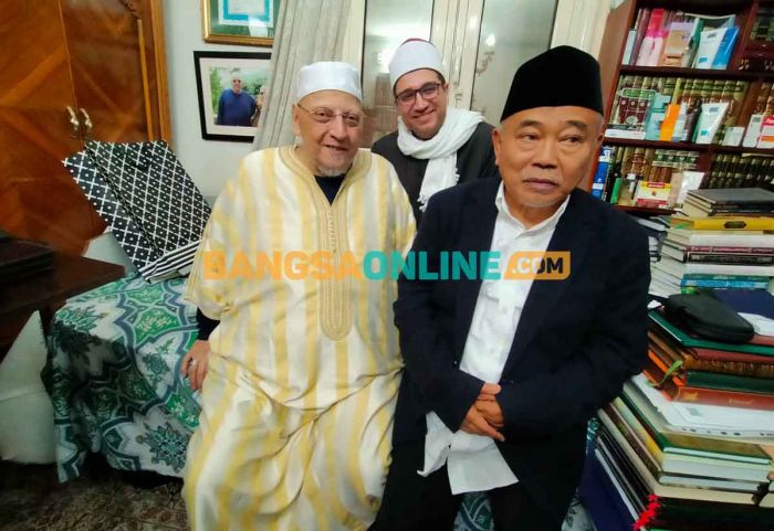 Sulit Ditemui, Ulama Hadits Syaikh Abdul Baits Al Kattani Persilakan Kiai Asep ke Kamar Pribadinya Sulit Ditemui, Ulama Hadits Syaikh Abdul Baits Al Kattani Persilakan Kiai Asep ke Kamar Pribadinya