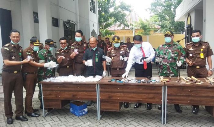 Kejari Bangkalan Musnahkan 0,5 Kg Sabu dan 177 Butir Ekstasi Barang Bukti dari 150 Perkara Kejari Bangkalan Musnahkan 0,5 Kg Sabu dan 177 Butir Ekstasi Barang Bukti dari 150 Perkara