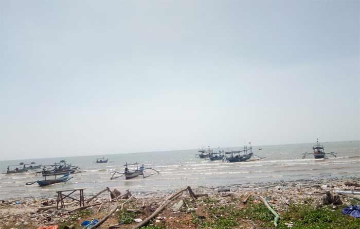 Gelombang Tinggi, Penghasilan Nelayan di Tuban Turun Gelombang Tinggi, Penghasilan Nelayan di Tuban Turun