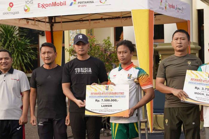 Pemkab Tuban Berikan Reward Jutaan Rupiah Kepada Atlet Disabilitas Pemkab Tuban Berikan Reward Jutaan Rupiah Kepada Atlet Disabilitas