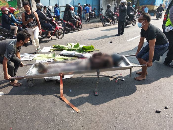 Kecelakaan di Jalan Raya Kletek Sidoarjo, Pengendara Motor Tewas Ditabrak Truk Kecelakaan di Jalan Raya Kletek Sidoarjo, Pengendara Motor Tewas Ditabrak Truk