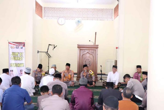 Dengarkan Aspirasi Masyarakat, Wakapolres Ngawi Gelar Safari Jumat Dengarkan Aspirasi Masyarakat, Wakapolres Ngawi Gelar Safari Jumat