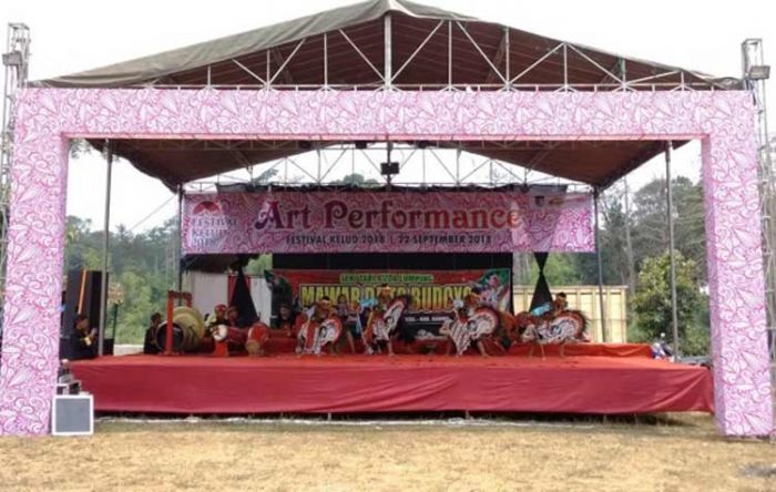 Kesenian Jaranan Ikut Warnai Kelud Art Performance Kesenian Jaranan Ikut Warnai Kelud Art Performance