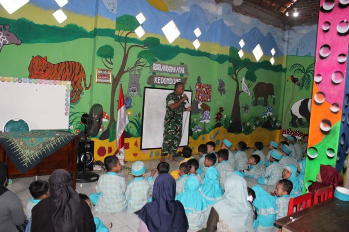 Tanamkan Cinta Tanah Air Sejak Dini, TMMD ke-126 Sidoarjo Gelar Sosialisasi Wasbang Tanamkan Cinta Tanah Air Sejak Dini, TMMD ke-126 Sidoarjo Gelar Sosialisasi Wasbang