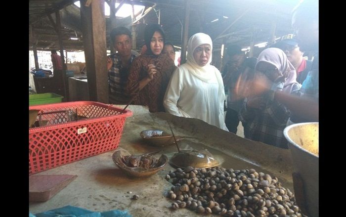 Blusukan ke Pasar Ikan di Sidoarjo, Khofifah Sangat Prihatin Kondisinya Blusukan ke Pasar Ikan di Sidoarjo, Khofifah Sangat Prihatin Kondisinya