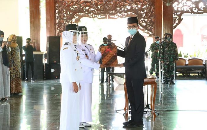 Lantik Dua Kades PAW, Bupati Pamekasan Tekankan Pentingnya Kesejahteraan Masyarakat Lantik Dua Kades PAW, Bupati Pamekasan Tekankan Pentingnya Kesejahteraan Masyarakat