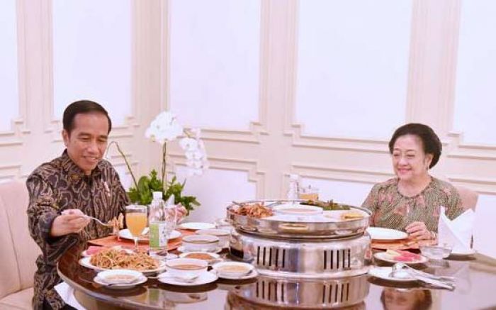 Saat Masyarakat Tuntut Kasus Penistaan Agama Diselesaikan, Jokowi Makan Siang Bareng Mega di Istana Saat Masyarakat Tuntut Kasus Penistaan Agama Diselesaikan, Jokowi Makan Siang Bareng Mega di Istana