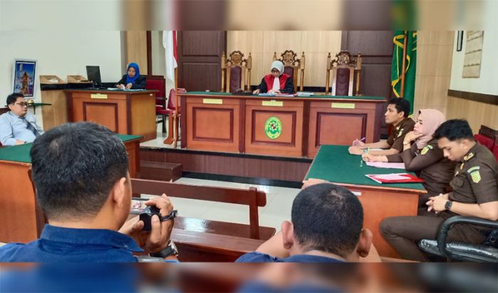 Hakim Tolak Praperadilan Sekda Gresik Hakim Tolak Praperadilan Sekda Gresik