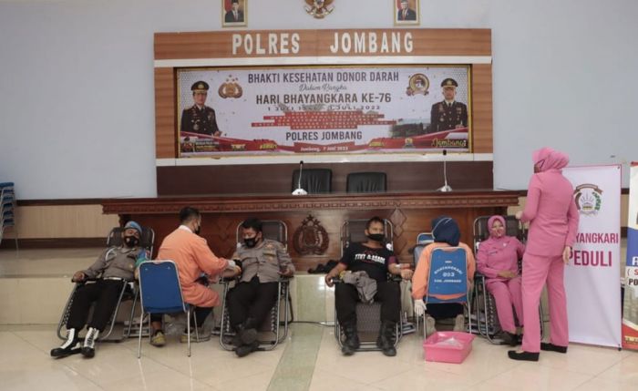 Sambut Hari Bhayangkara ke-76, Polres Jombang Gelar Donor Darah Sambut Hari Bhayangkara ke-76, Polres Jombang Gelar Donor Darah