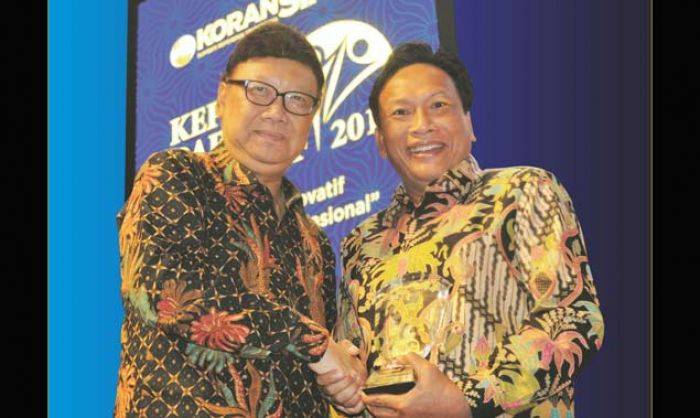 Bupati Gresik Sabet Penghargaan Kepala Daerah Paling Inovatif 2016 Bupati Gresik Sabet Penghargaan Kepala Daerah Paling Inovatif 2016