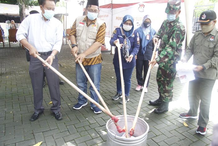 Ratusan Surat Suara Rusak Dibakar KPU Ngawi