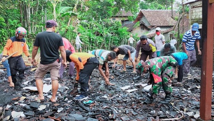 Lalai Panasi Sayur, Rumah Pasutri di Ngrambe Ngawi Ludes Terbakar 