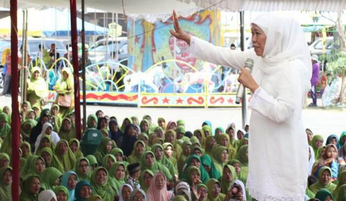 Hadiri Pasar Rakyat Muslimat NU, Gubernur Khofifah Ajak Ibu Rumah Tangga Bisnis Online Hadiri Pasar Rakyat Muslimat NU, Gubernur Khofifah Ajak Ibu Rumah Tangga Bisnis Online