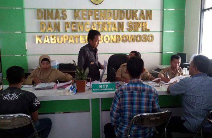 Kehabisan Stok Blanko, Dispendukcapil Bondowoso Terbitkan Surat Keterangan Pengganti e-KTP Kehabisan Stok Blanko, Dispendukcapil Bondowoso Terbitkan Surat Keterangan Pengganti e-KTP