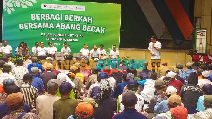 HUT ke-53, Petrokimia Gresik Berbagi Berkah untuk 530 Tukang Becak HUT ke-53, Petrokimia Gresik Berbagi Berkah untuk 530 Tukang Becak