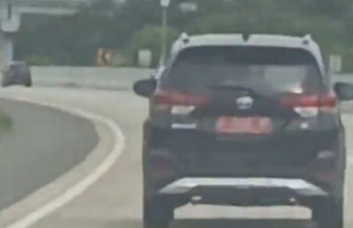 Viral di Medsos! Mobil Dinas Plat S Diduga Dipakai Mudik Melintas di Tol Lampung Viral di Medsos! Mobil Dinas Plat S Diduga Dipakai Mudik Melintas di Tol Lampung