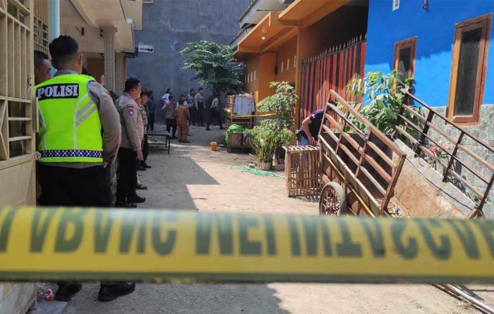 Diduga Tewas Dianiaya Orang Tuanya, Makam Bocah di Kediri Dibongkar Polisi Diduga Tewas Dianiaya Orang Tuanya, Makam Bocah di Kediri Dibongkar Polisi