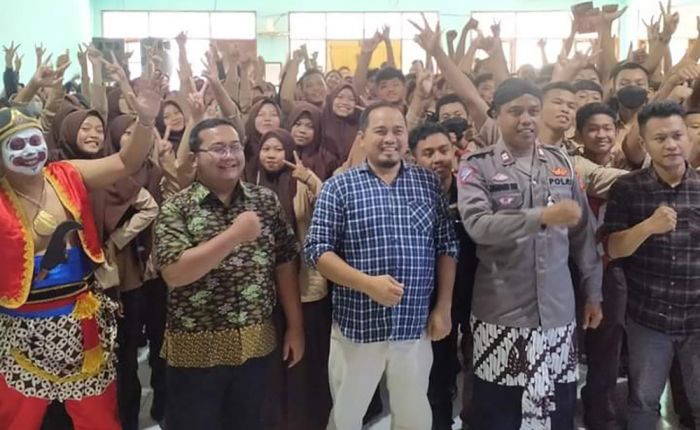 Jelang Operasi Zebra, Wayang Tangguh Polres Ngawi Sosialisasi ke Sekolah Jelang Operasi Zebra, Wayang Tangguh Polres Ngawi Sosialisasi ke Sekolah