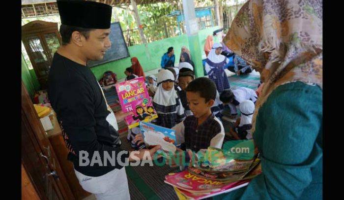 LKKNU Jatim Salurkan Alat Tulis untuk PAUD Korban Tol, Sayangkan Belum Ada Bantuan dari Pemkab