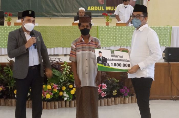 Gelar Reses, Ketua DPRD Kota Probolinggo Beri Penghargaan untuk TPS dengan Suara Terbanyak Gelar Reses, Ketua DPRD Kota Probolinggo Beri Penghargaan untuk TPS dengan Suara Terbanyak